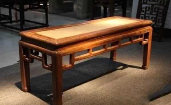 古代女子陪嫁的“春凳”，现在酒店也会准备，到底是干啥用的？