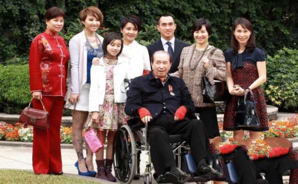何鸿燊娶4个老婆，为什么法律不管他？历史学家：他娶100个都可以