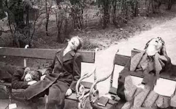 被打成“猪头”的墨索里尼，横尸街头的德国女鬼子，5张历史老照片