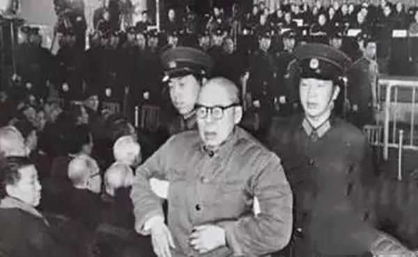 陈伯达出狱后怎么样？一生有三位妻子，去世后却无一人给他送行