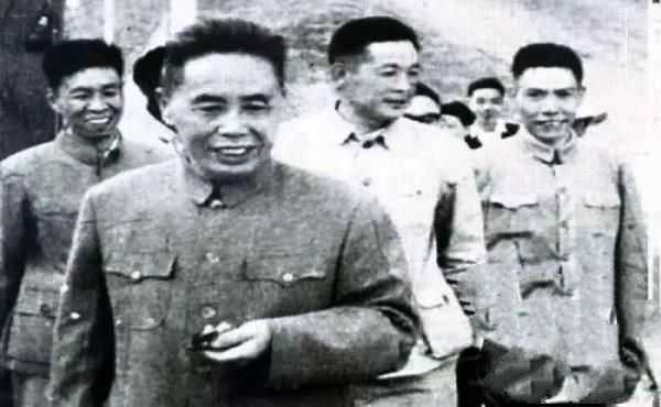 开国上将去世后名节不保，妻子是部长，女婿是上将，儿子成富豪