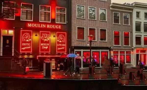 荷兰妓女合法化22年，建立雕像致敬妓女，为残疾人提供服务补助