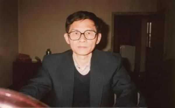 陈伯达出狱后怎么样？一生有三位妻子，去世后却无一人给他送行