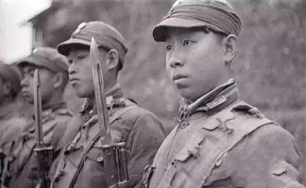 广西解放后，敌军一副司令被俘虏，上级立即下令：就地处决