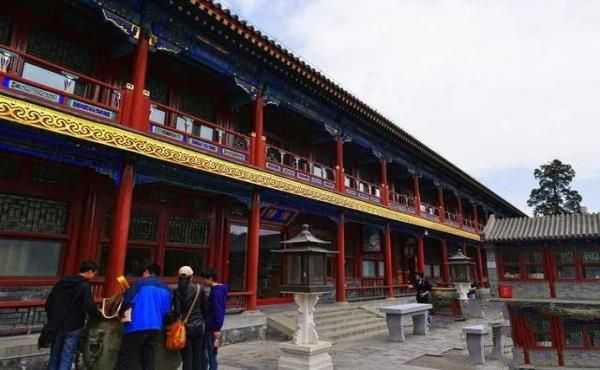 北京第一豪宅：修建在龙脉上，它的主人赫赫有名，附近老人多长寿