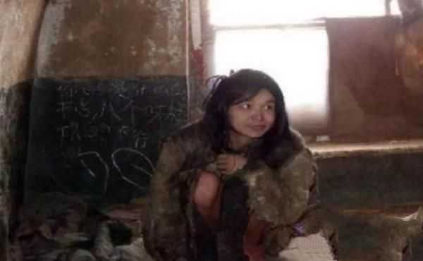 大学生何成慧被120元卖到深山，与牲畜同住17年，解救时见者落泪