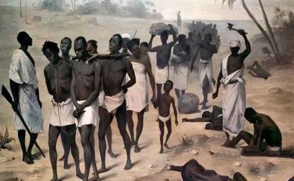 黑奴贸易时，为何白人要把黑人的衣服扒光，连一块遮羞布也不愿给