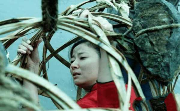 广东一处水潭，水底躺着大量绑铁链的女性遗骸，揭开一段残忍历史