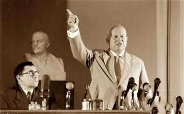 1962年，两位开国少将为何带领六万余人出逃苏联，他们结局如何？