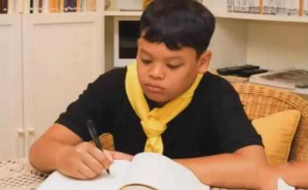 16岁提帮功即将选妃，拒绝迎娶育坤家族千金，跟泰王一样爱平民