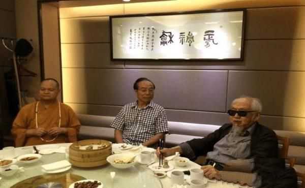 108岁的文怀沙离世，5次婚姻，长寿秘诀：每天2片药是关键