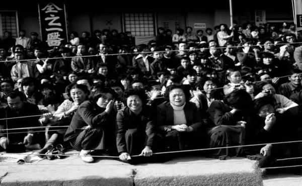 韩国前总统朴正熙盛大葬礼：葬礼横幅用汉字书写，汉城百万人送行